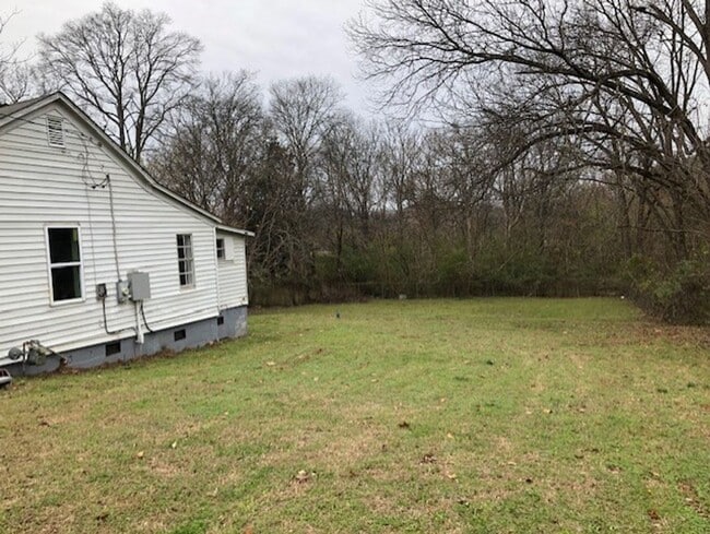 Building Photo - FEBRUARY MOVE SPECIAL! FIRST MONTH FREE!!