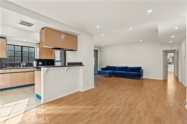 Building Photo - 4430 Noble Ave