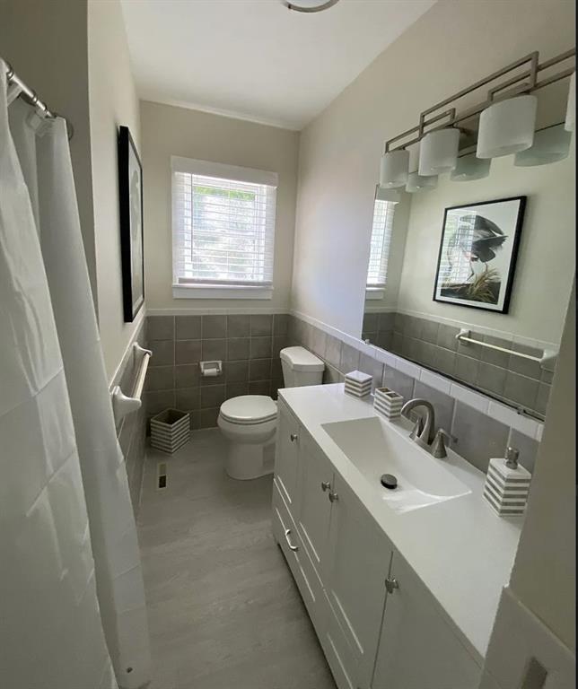 Building Photo - 191 Coggeshall Ave