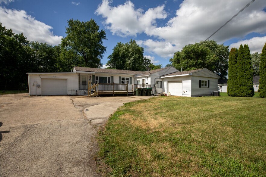 Unit for rent is on the left - 465 W Main St