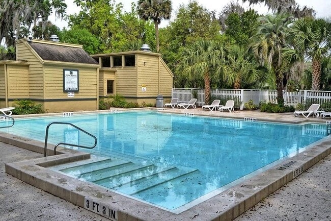 Building Photo - 233 Crown Oaks Way