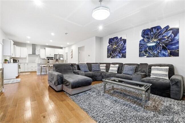 Building Photo - 45 Woodford Dr