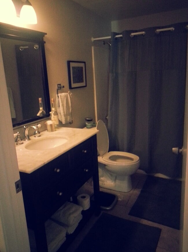 Building Photo - Beautiful Upgraded 2 Bed / 2 Bath 1 Story ...