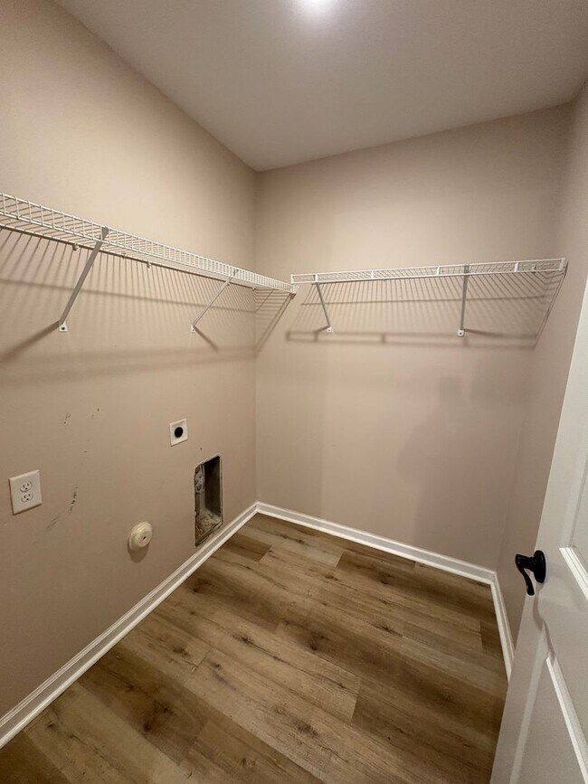 Building Photo - 4 Bedroom 2.5 Bath Home in Woodruff Near B...