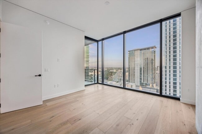 Building Photo - 610 Davis St