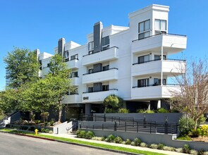 Building Photo - RBM 1242 Mcclellan Dr