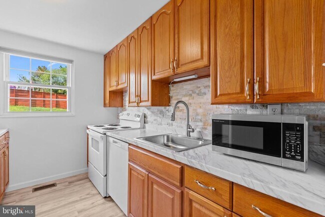 Building Photo - 3500 Manis Rd