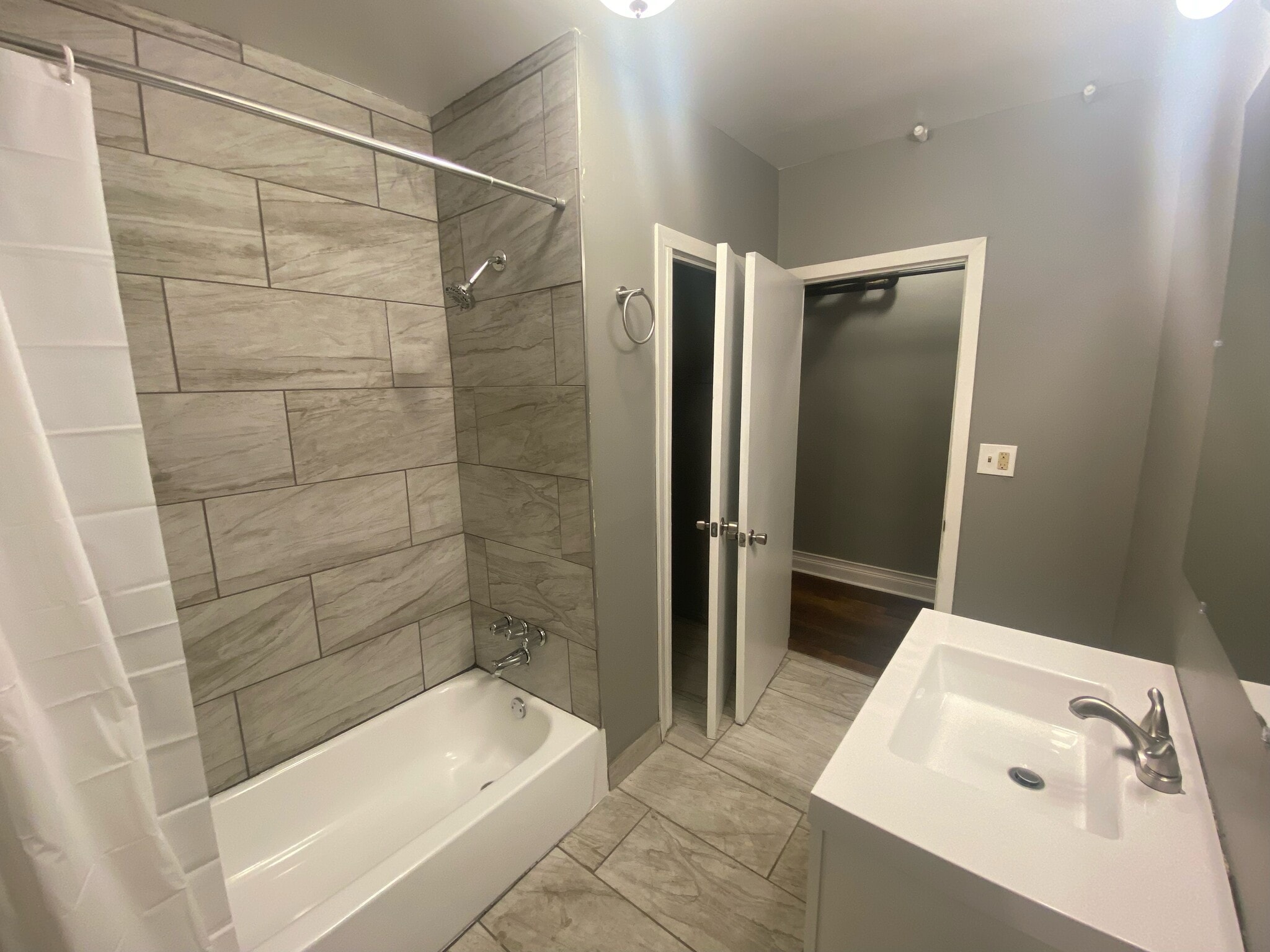 Bathroom - 8425 S Marquette Ave