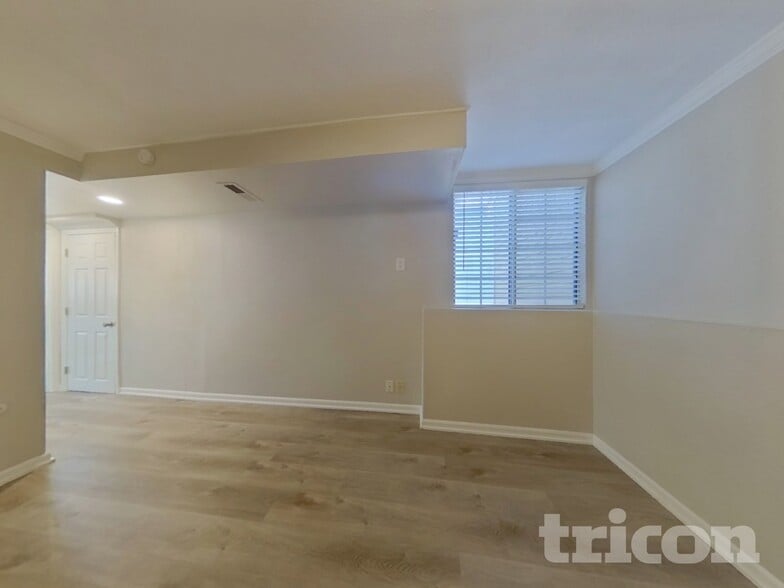 Building Photo - 628 Longfellow Ln