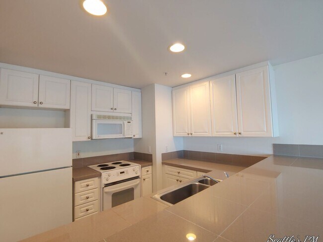 Building Photo - "Urban Living at Its Best: Spacious 2-Bedroom Retreat with Scenic Views!"