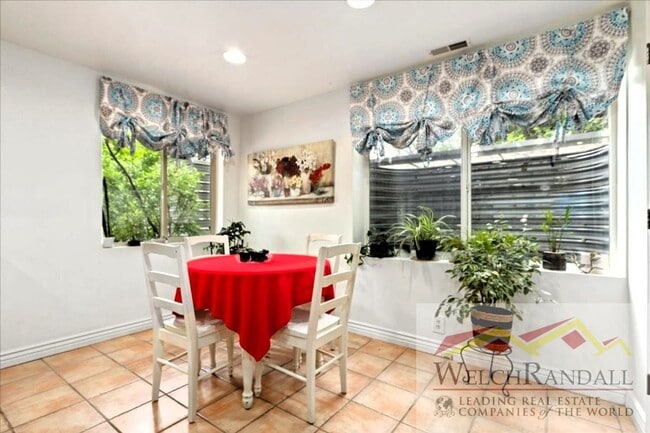 Building Photo - Stunning Emigration Canyon Home - Spacious...