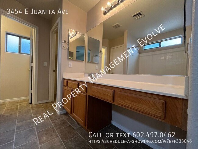 Building Photo - Lovely Gilbert Home!