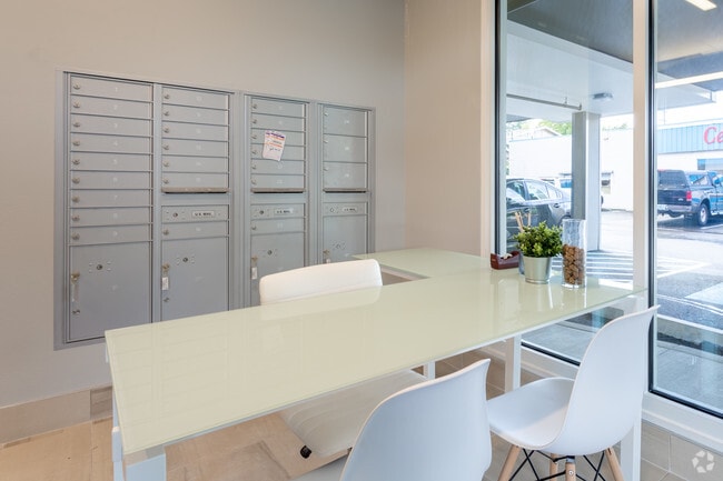 Lobby Photo - The Anita: SE Portland Gem