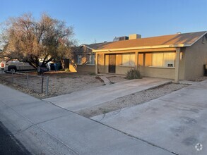 Building Photo - Four Bedroom Two Bath Large Backyard