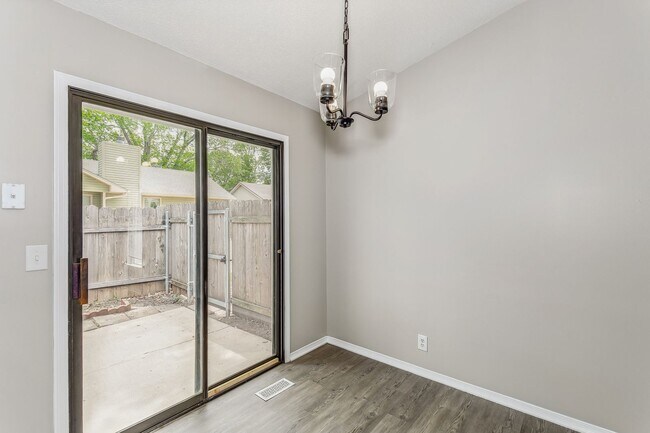 Building Photo - Coming Soon! WEST Side Duplex for rent! Spacious 3 bed/2 bath duplex for rent