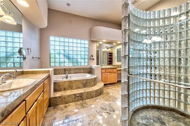 Building Photo - 3 Regent Park Ct