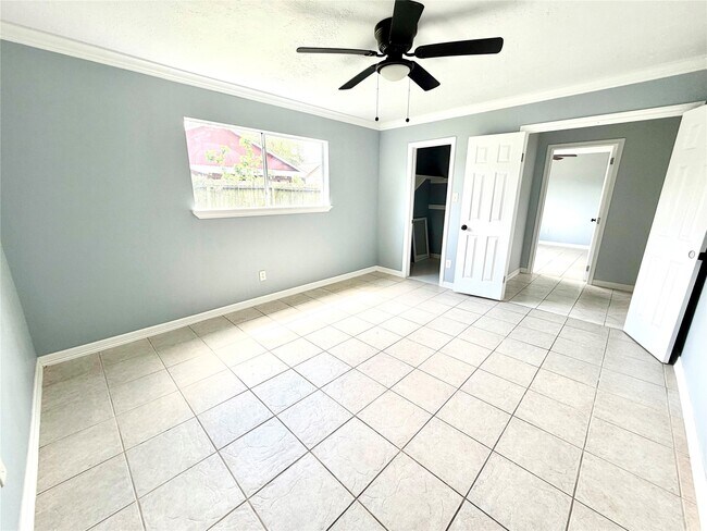 Building Photo - 718 Blue Rock Ct