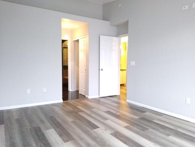 Building Photo - Beautifull Spacious 2 Bedroom 2 Bath Townh...