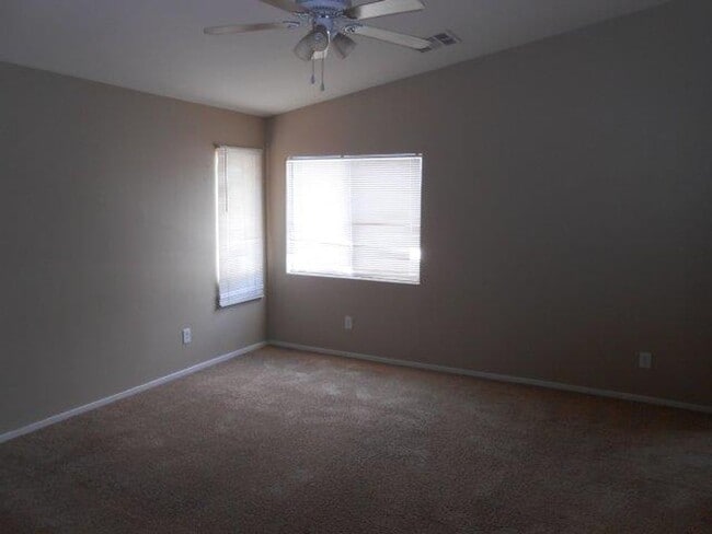 Building Photo - Large Spacious 3 Bedroom Townhome with Community Pool