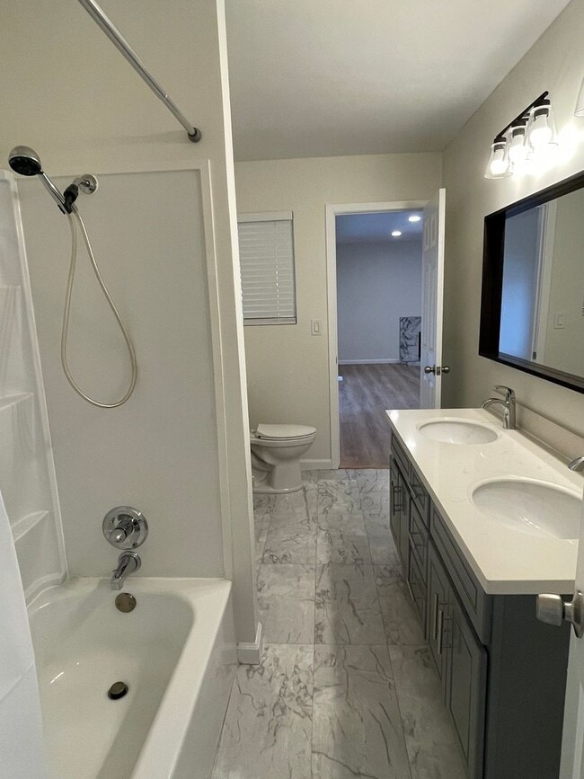 Building Photo - Beautifully Remodeled 3BR/2BA Home with Modern Finishes