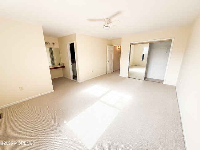 Building Photo - 17 Apple Dr