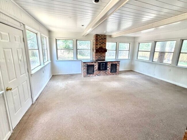 Building Photo - Fantastic 4 Bedroom 2 Bath Home with Office Space In Bartlett