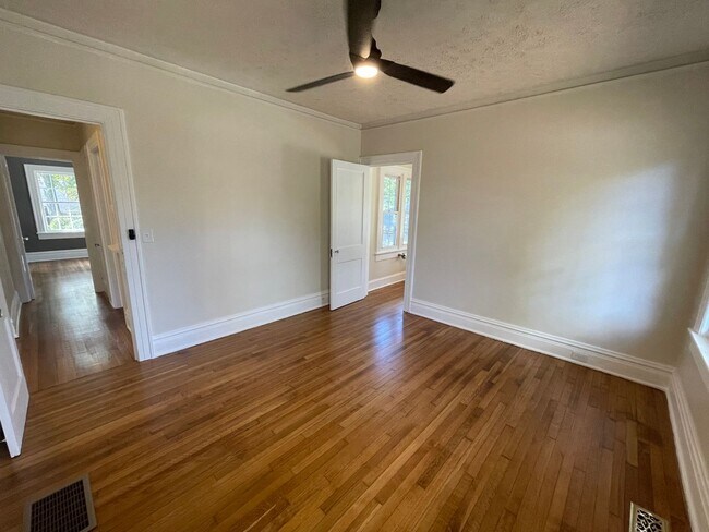 Building Photo - Updated 3/2 House in Old East Rome $1,895