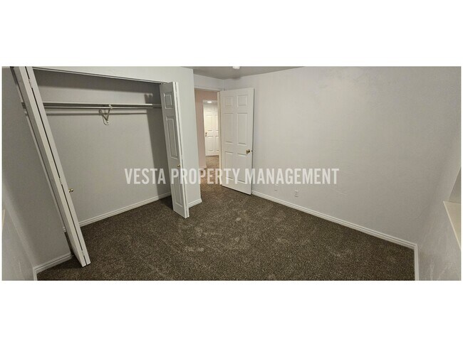 Building Photo - 981 Hudson St