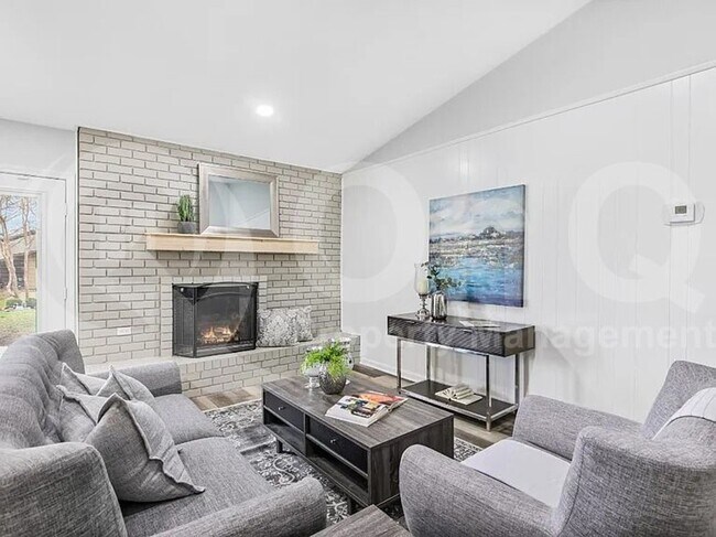 Building Photo - 306 Wildbriar Dr