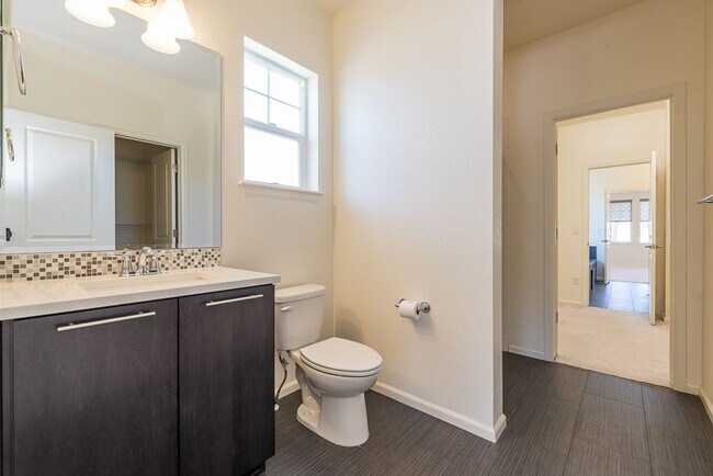 Building Photo - Beautiful 4 Bed, 3.5 bath home in SE Fort Collins