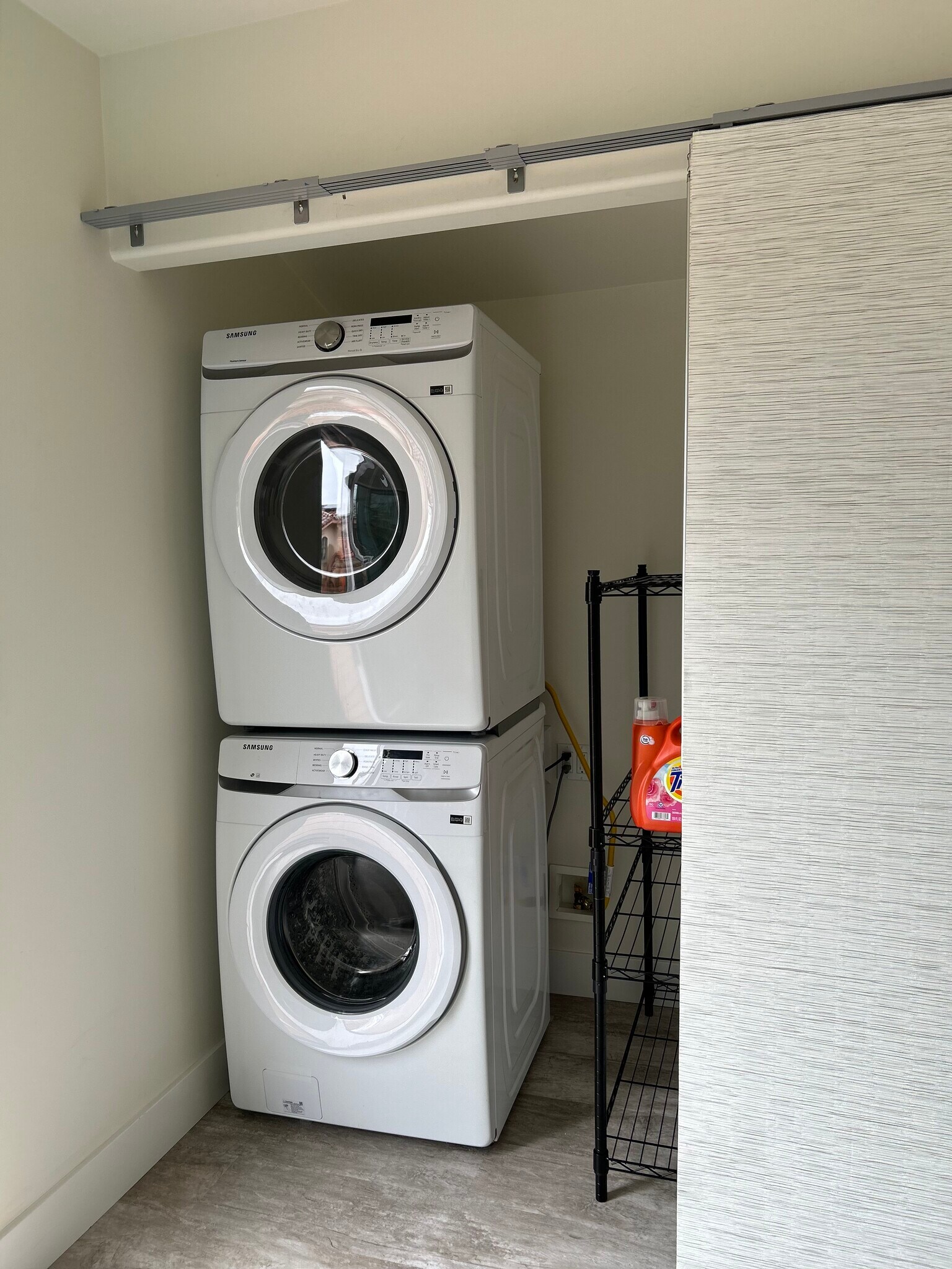 laundry - 58 W Sierra Madre Blvd