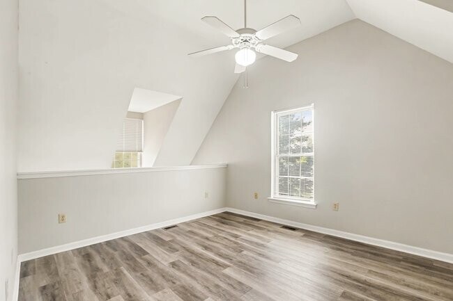 Building Photo - 122 S Timber Ct