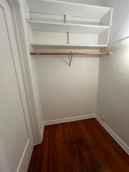 Building Photo - 107 N Mansfield Ave