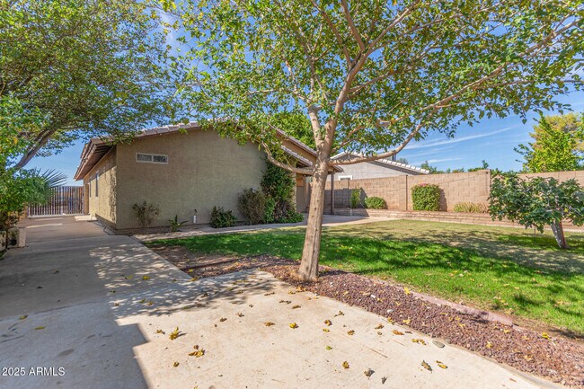 Building Photo - 19011 N 12th Dr