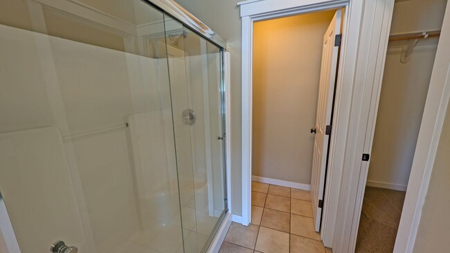 Building Photo - 2 bedroom 2.5 bath townhouse