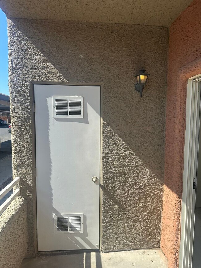 Building Photo - NE Near Nellis! Gated! Community Pool, Spa...
