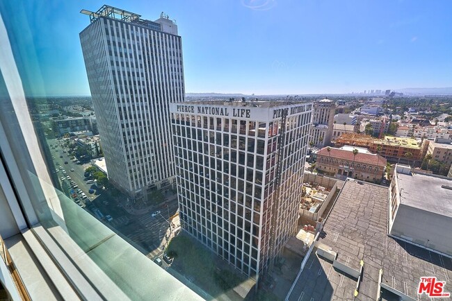 Building Photo - 3785 Wilshire Blvd