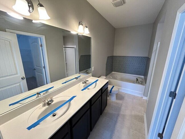 Building Photo - Spacious 5-Bedroom Home with Modern Amenit...