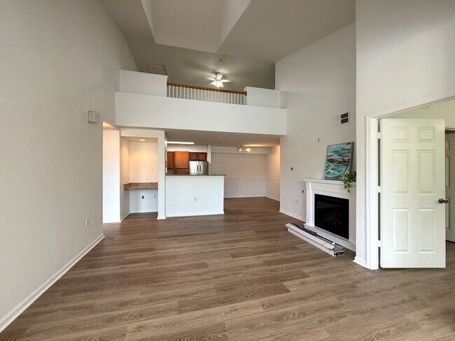 Building Photo - Bright and updated 3-bedroom, 2-bath condo