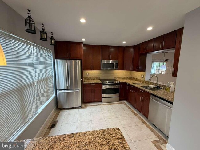 Building Photo - 10354 College Square