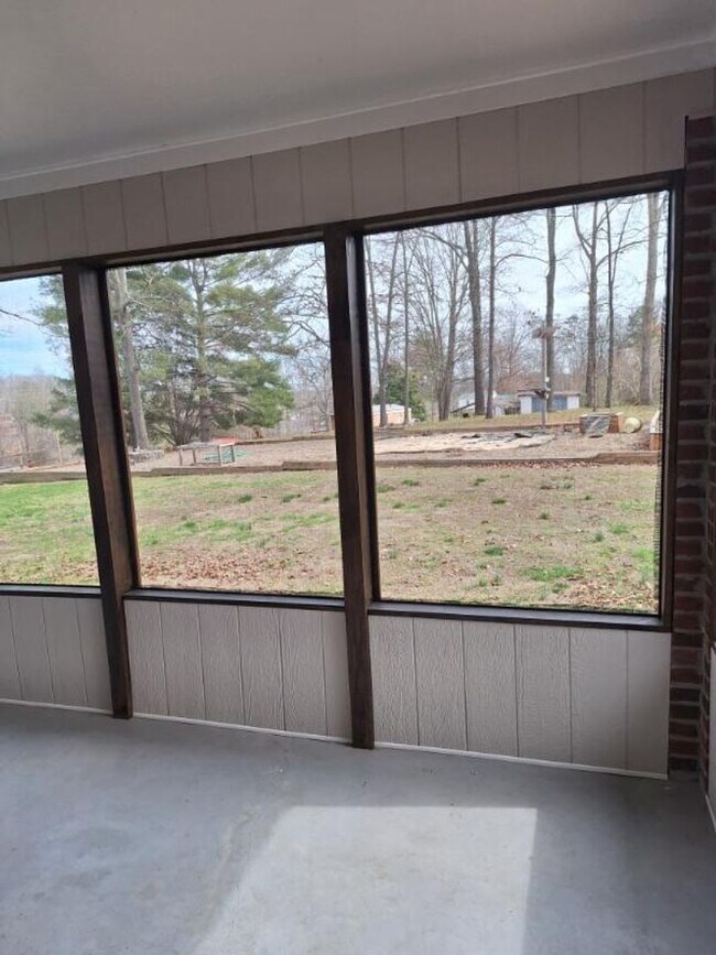 Building Photo - 1084 Nease Dr