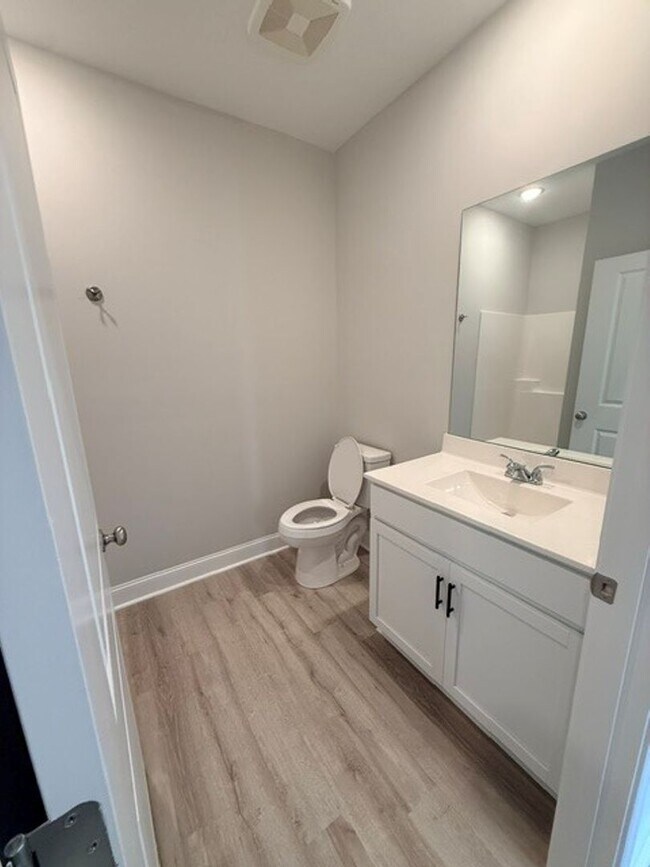 Building Photo - 308 Hillview Mls Blvd