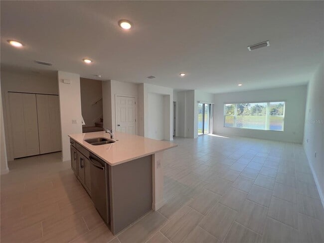 Building Photo - 490 Thompson Vlg Ave