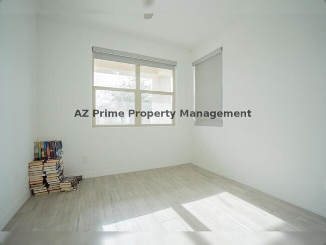 Building Photo - 16512 W Desert Ln