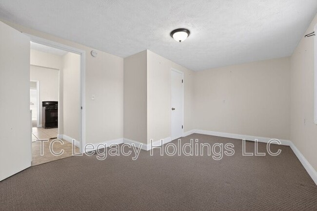 Building Photo - 388 Broaddus Ave