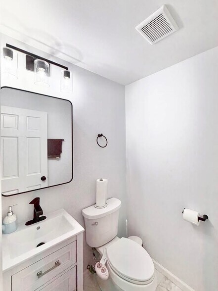 Building Photo - 1595 Oregon Trl