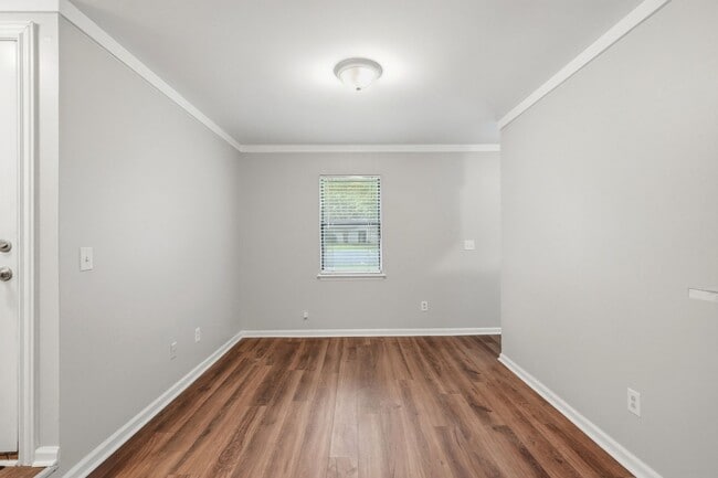 Building Photo - Renovated Ranch on a Quiet Cul-de-Sac with Vaulted Ceilings & Private Backyard