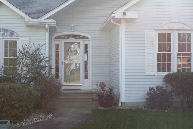 Building Photo - 7 Deer Run Dr