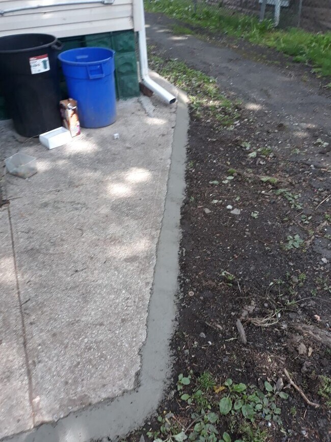 Building Photo - 24 Valley St