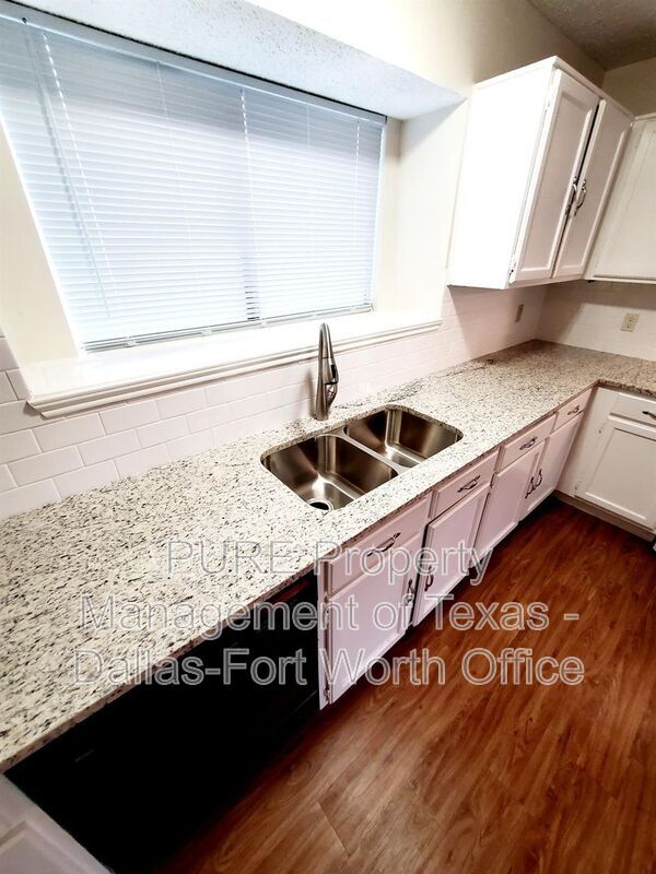 Building Photo - 8005 Meadowlark Ln